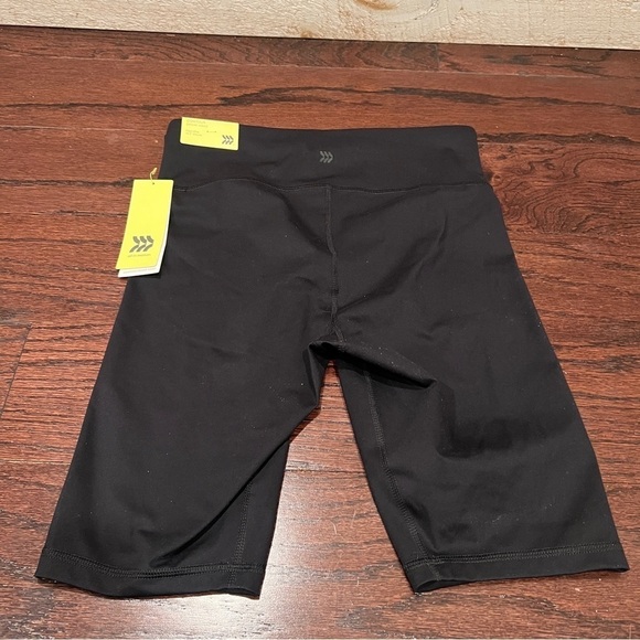 ALL IN MOTION Women’s Black Contour Power Waist High Rise 10.5” Shorts NEW - Picture 2 of 4